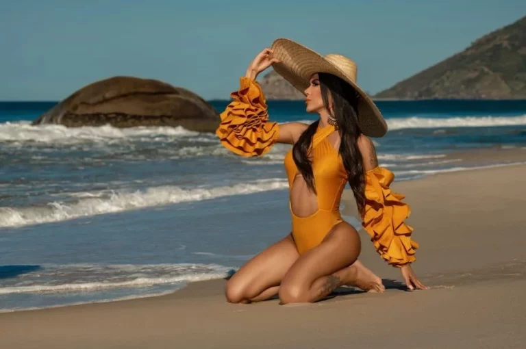 Sé la más seductora con estos 5 bañadores de El Corte Inglés para una sesión de fotos en la playa