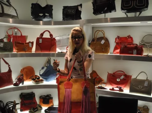 Seleccionamos 5 bolsos de C&A por menos de 12 euros con colores irresistibles Seleccionamos 5 bolsos de C&A por menos de 12 euros con colores irresistibles
