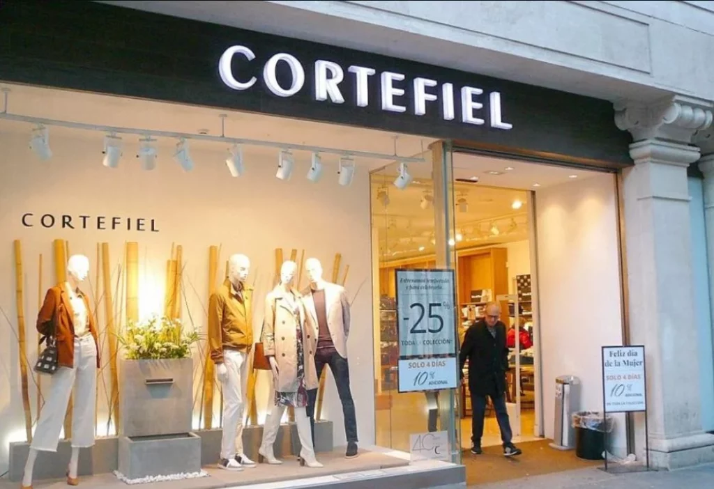 4 vestidos cómodos y versátiles de Cortefiel que puedes llevar con sandalias o bailarinas