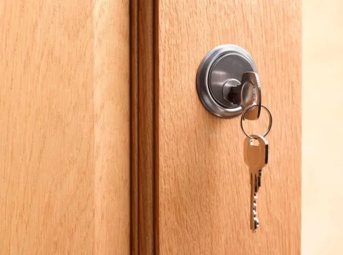 Te explicamos por qué nunca debes dejar las llaves puestas por dentro de la puerta Te explicamos por qué nunca debes dejar las llaves puestas por dentro de la puerta