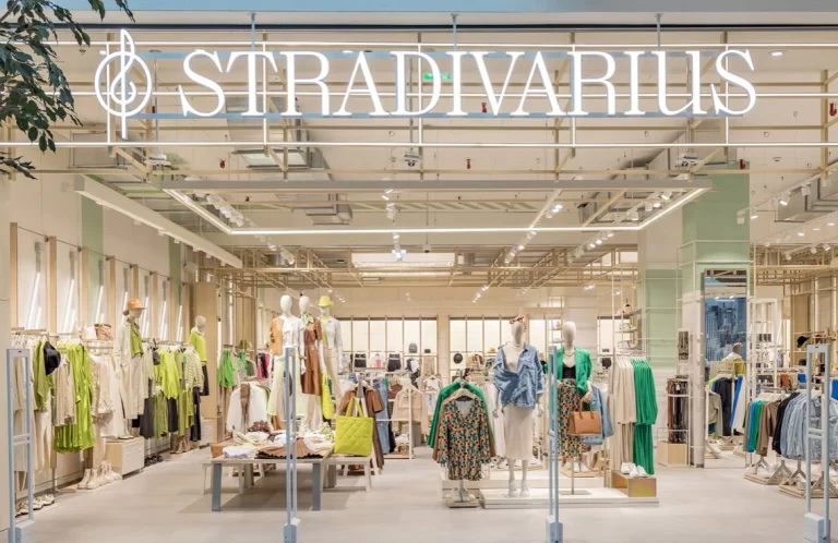 Tenemos los 4 vestidos largos de las rebajas de Stradivarius que no fallan y combinan con todo