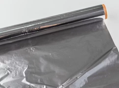 Tiras de papel de aluminio en áreas estratégicas Tiras de papel de aluminio en áreas estratégicas