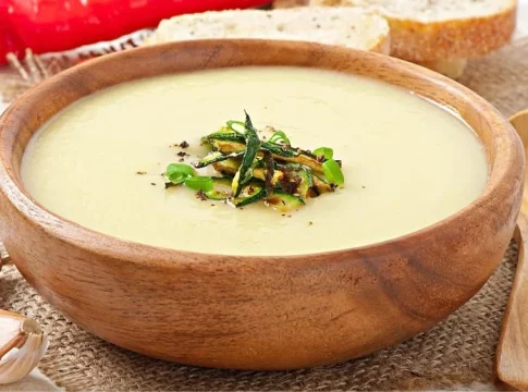 El ajoblanco andaluz, la crema fría que los españoles olvidan siempre delante del gazpacho El ajoblanco andaluz, la crema fría que los españoles olvidan siempre delante del gazpacho