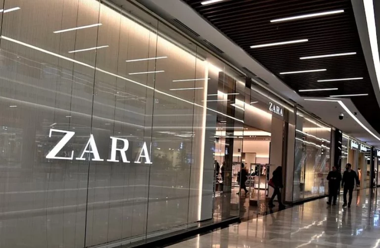 Un verano elegante con Zara y esta colección de blusas frescas para combinar con pantalones blancos