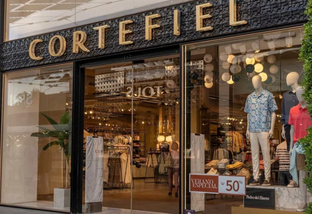 4 vestidos cómodos y versátiles de Cortefiel que puedes llevar con sandalias o bailarinas