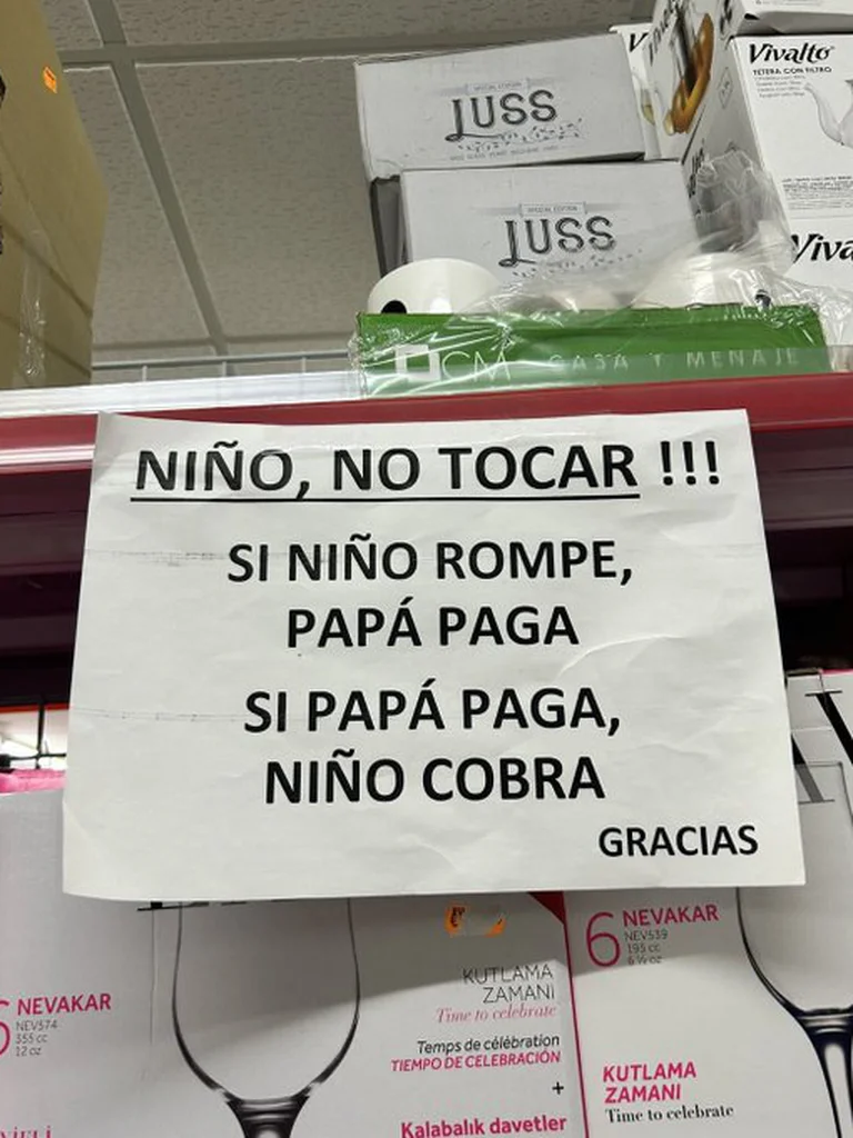 Cartel en un bazar chino.