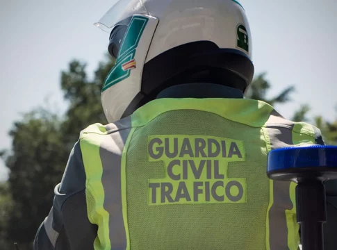 Aviso de la Guardia Civil: parece obvio, pero no dejes nunca esto en la guantera de tu coche Aviso de la Guardia Civil: parece obvio, pero no dejes nunca esto en la guantera de tu coche