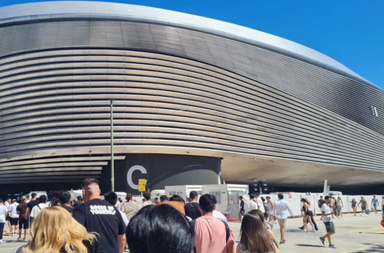 La lucha imposible en el Bernabéu: Ibai llevó el ruido a los vecinos y viene Karol G
