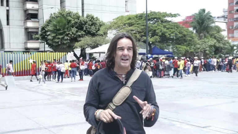 Denuncian la detención del periodista español Cake Minuesa en Venezuela