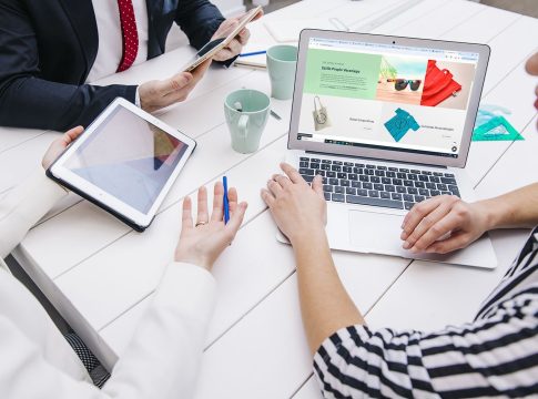 diseno-2024-tendencias-ia-1 Aprende cómo diseñar y planificar un stand para ferias exitoso