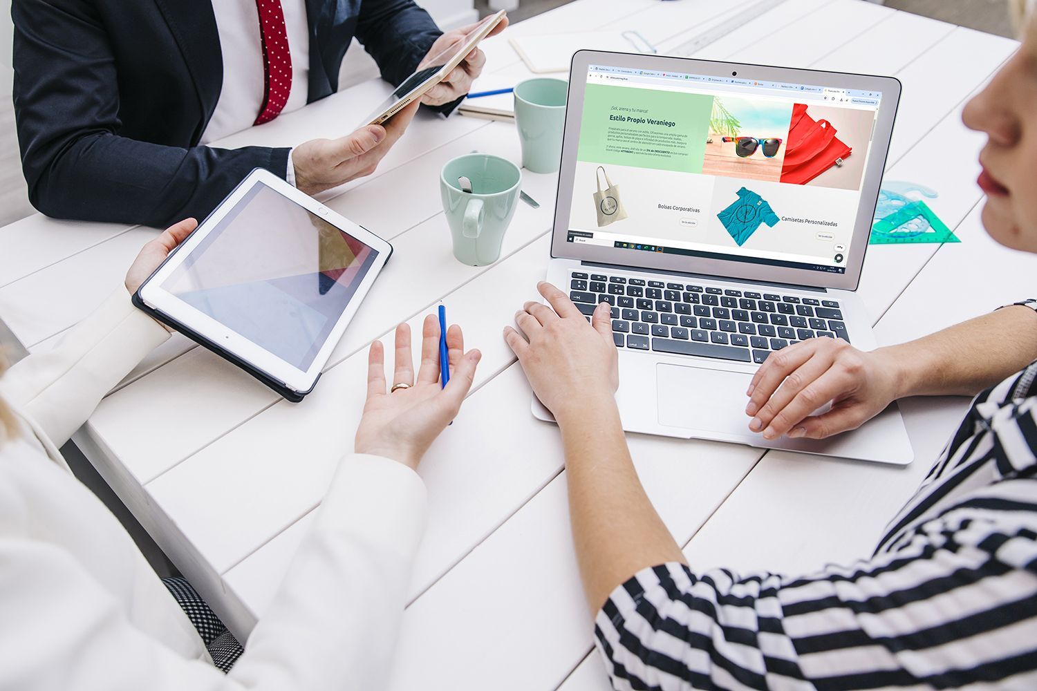 diseno-2024-tendencias-ia-1 Aprende cómo diseñar y planificar un stand para ferias exitoso