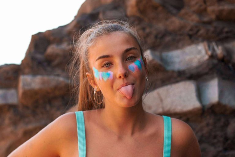 Una surfera madrileña crea la protección solar favorita de Instagram