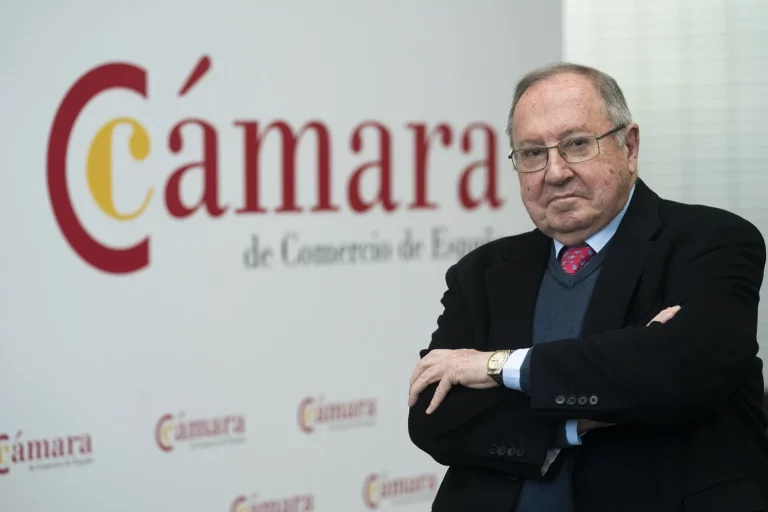 José Luis Bonet recibe la Gran Cruz de la Orden del Mérito Civil