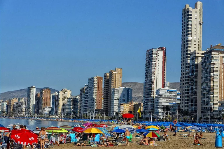 No es Málaga, ni Benidorm: esta es la mejor ciudad de España para jubilarse