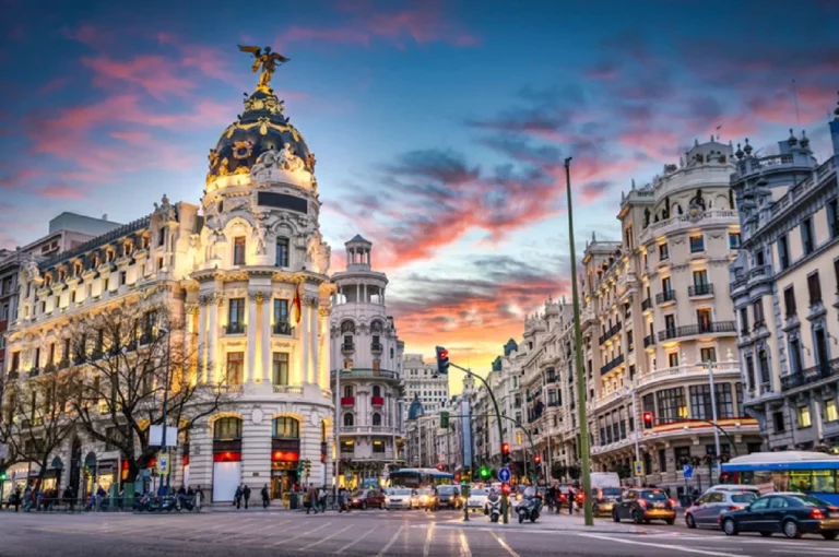 Descubre Madrid con emocionantes excursiones y gymkanas para todos los públicos