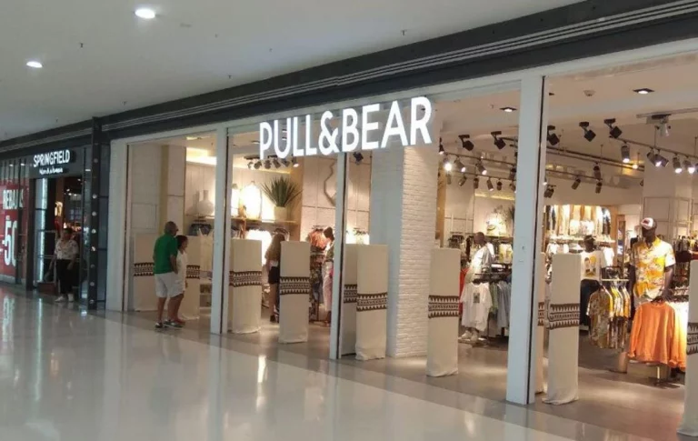 Seleccionamos 6 camisetas de tirantes de Stradivarius y Pull&Bear para marcar buen pecho