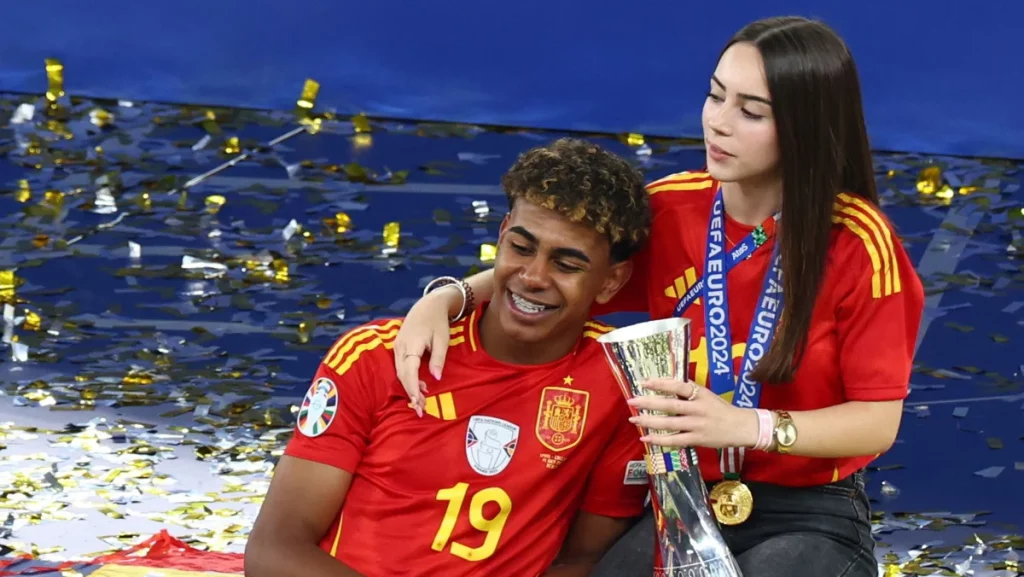 Lamine Yamal recibe noticia trágica de su amiga especial Alex Padilla 17 Lamine Yamal