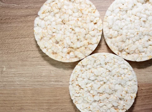 El aire no alimenta: La falacia de las calorías bajas en las tortitas de cereales El aire no alimenta: La falacia de las calorías bajas en las tortitas de cereales