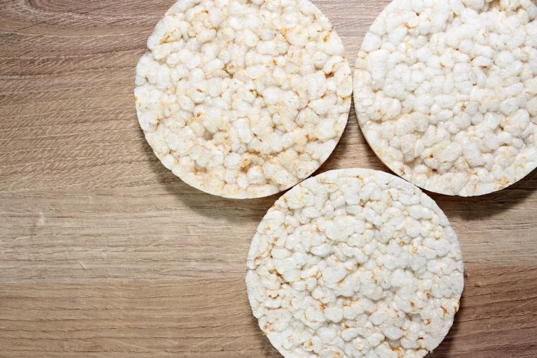 La receta de tortitas de avena y manzana sin batidora que te salva el desayuno en 20 minutos
