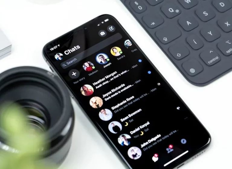 Usar el modo oscuro en el móvil, tablet u ordenador tiene estos efectos en tu visión