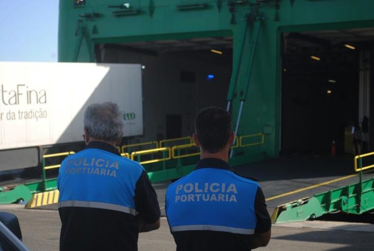 La Coordinadora exige igualdad de derechos sindicales en los puertos