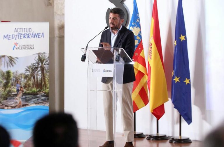 Mazón pide a Sánchez que deje de usar expresiones de moda y consulte a su militancia si quieren acabar con la igualdad