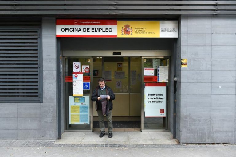 La tasa de desempleo disminuye en 10.830 personas en julio