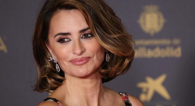 ¡Cañas en Madrid con Penélope Cruz, Antonio Banderas, Ester Espósito y la pareja del momento!