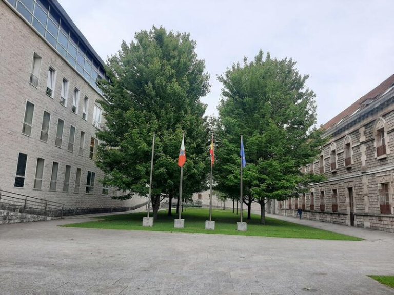 El INSS resarce a un pensionista de Santander por la prestación de maternidad