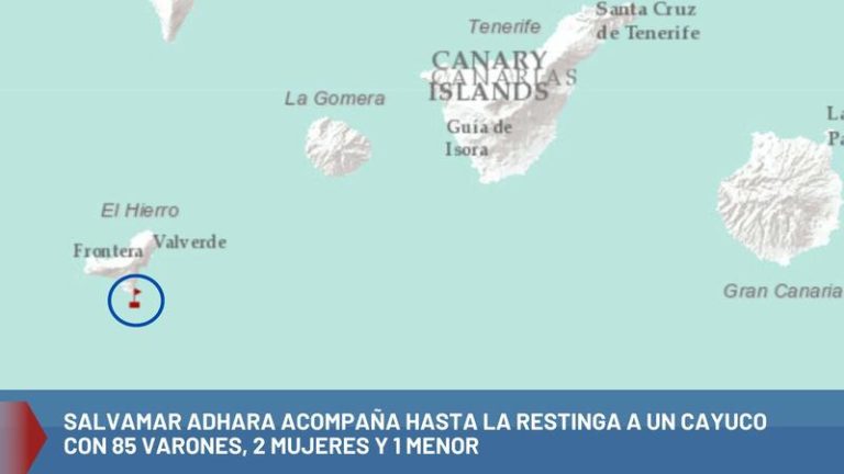 El rescate marítimo de 88 migrantes en una patera cerca de El Hierro