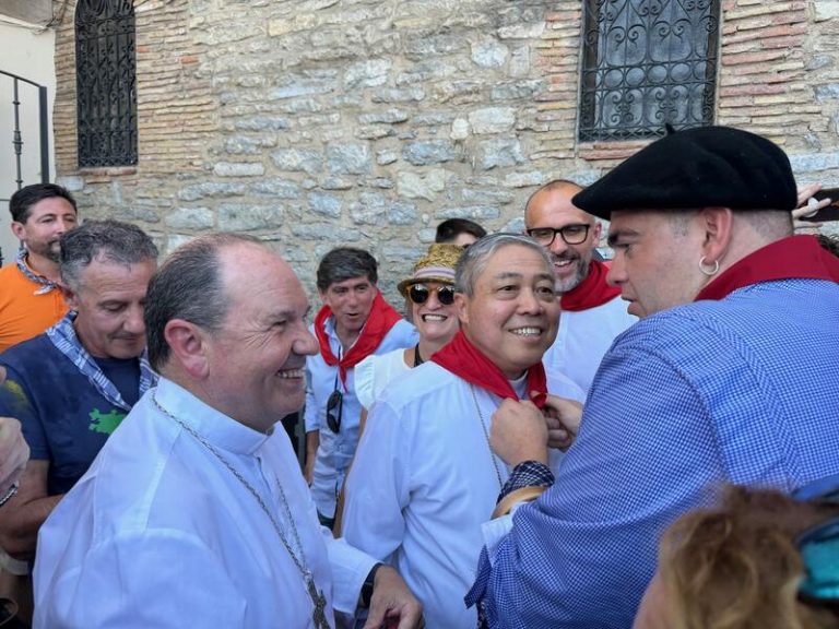 El obispo de Vitoria destaca que la visita del nuncio apostólico 