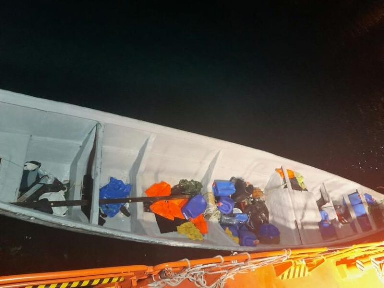 Llegan 76 migrantes a Canarias y Salvamento Marítimo rescata otros 88