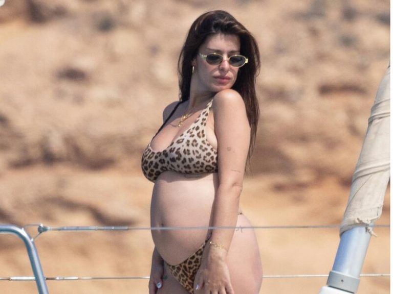 Dulceida presume de su barra durante una 'accidentada' jornada en alta mar con Alba Paul