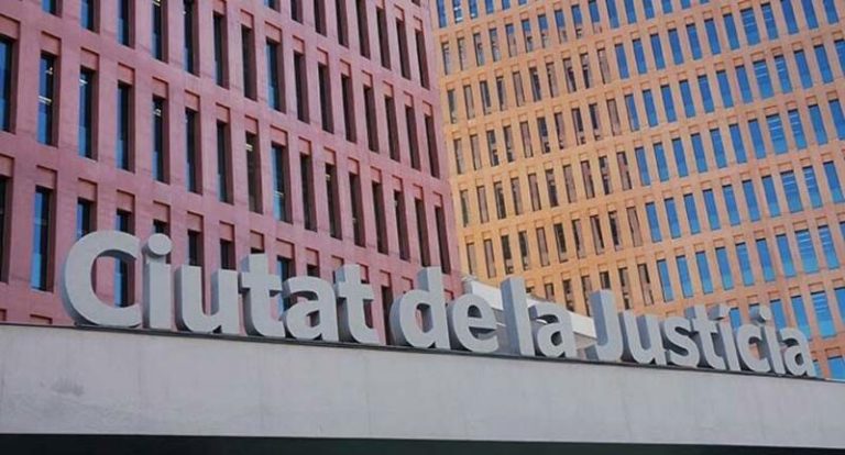 Mantienen la suspensión cautelar de la eutanasia a una joven en Barcelona y remite el caso a TSJC