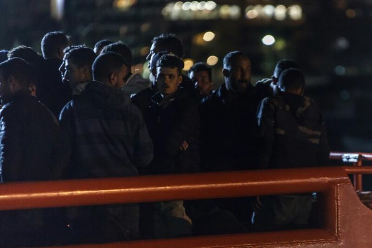 Rescatan una embarcación con 75 migrantes cerca de Gran Canaria