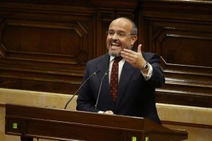 Fernández asegura que Illa está reactivando y rediseñando el procés por interés personal