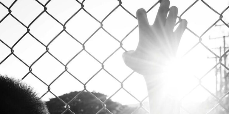 La Fundación ANAR lanza una línea de ayuda para jóvenes inmigrantes sin compañía