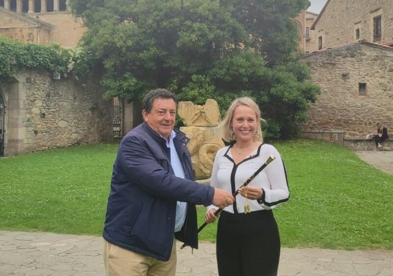 La mandataria regionalista de Santillana se muestra relajada tras ser arrestada por una acusación del PSOE