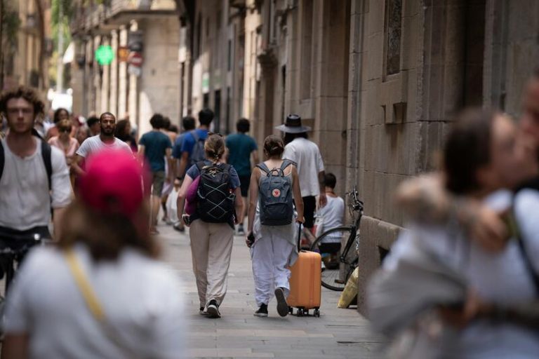 El Ayuntamiento de Barcelona descubre 75 pisos turísticos ilegales este julio