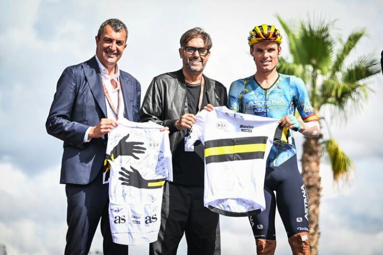 El Maillot Solidario regresa a La Vuelta 2024, impulsado por AS para apoyar a 'Bicicletas Sin Fronteras'