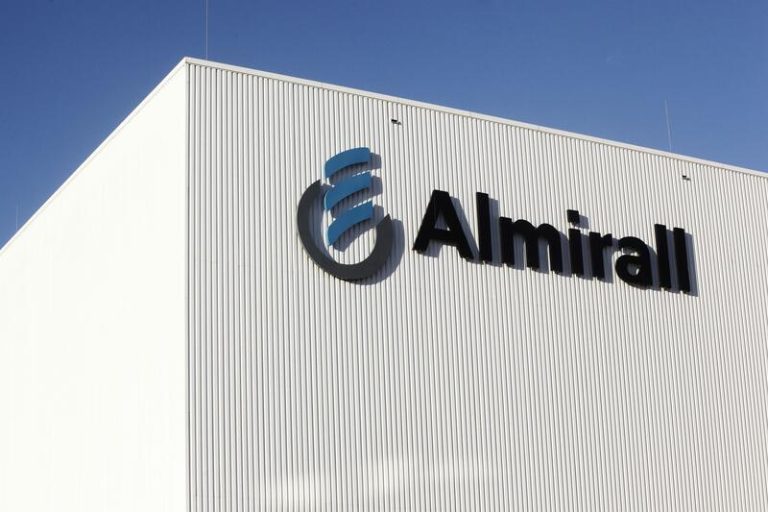 ¡La subida de Almirall! Moody's confía en el crecimiento del 10% de sus ingresos