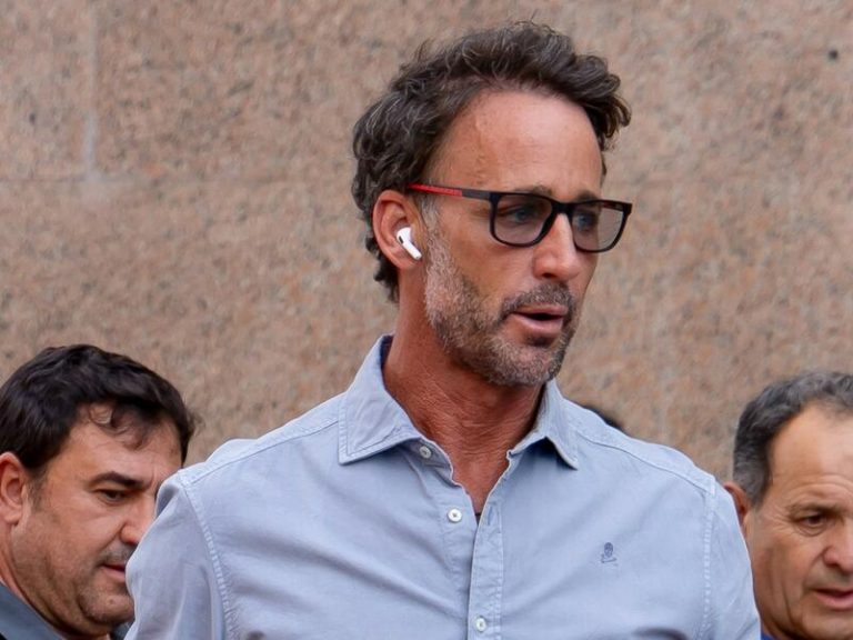 Escassi deslumbra con un misterioso mensaje desde sus vacaciones en Colombia