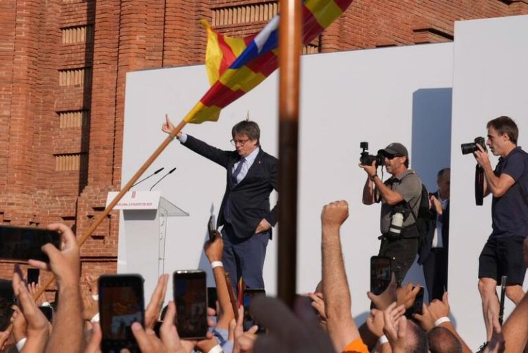Vox exige a Collboni aclaraciones sobre la autorización del acto de Puigdemont y la Guardia Urbana