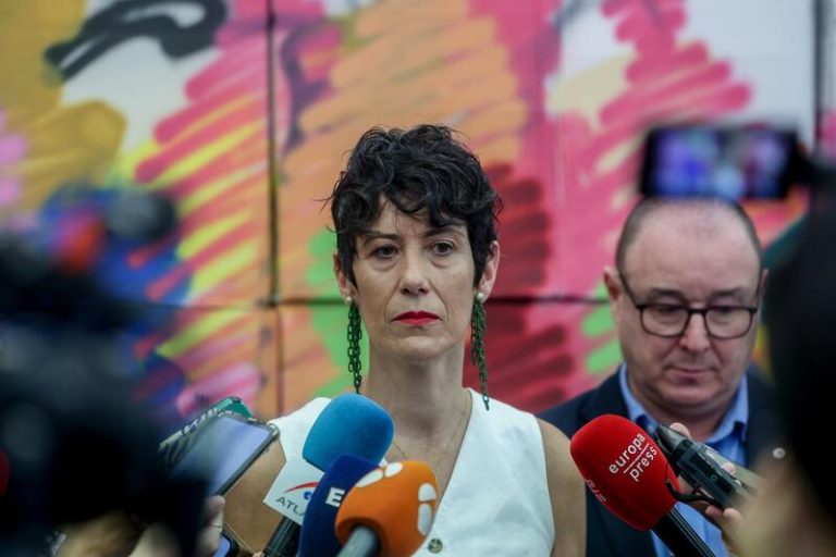 La consejera Elma Saiz resta importancia a la huida de Puigdemont y apunta a la responsabilidad de los Mossos