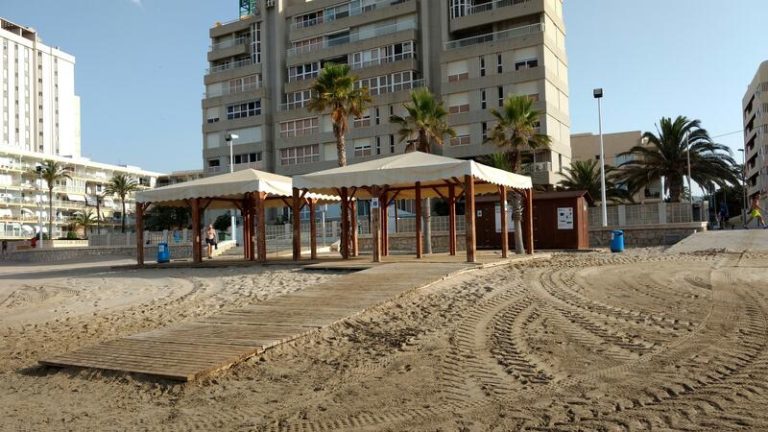 Murió un hombre en una playa de Calpe tras ser rescatado inconsciente del agua