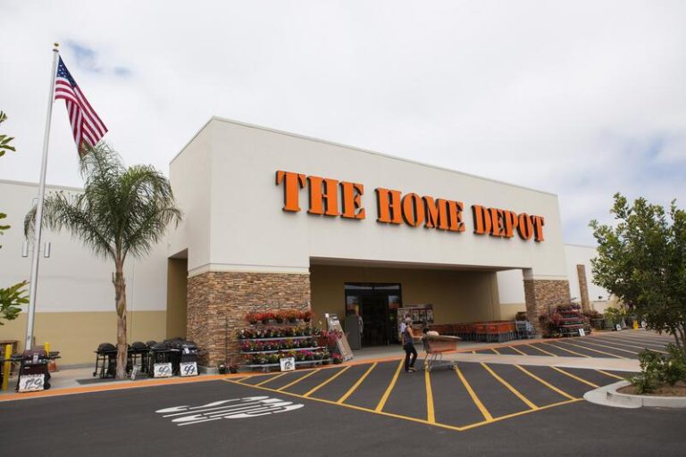The Home Depot gana un 2% menos en el segundo trimestre y recorta previsiones