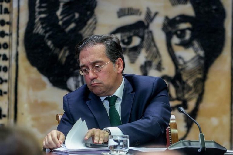 El Gobierno valora la gestión de Zapatero en Venezuela, pero Albares no desvela si ha hablado con él