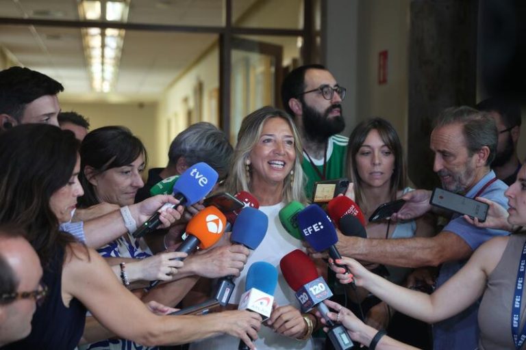 PP insta a Albares a dimitir si no reconoce la victoria de la oposición en Venezuela
