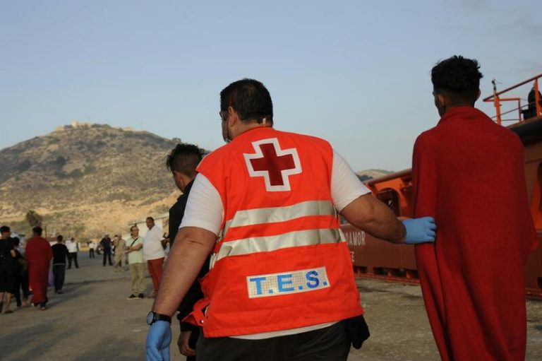 Interceptan 2 pateras con 13 personas a bordo en la costa de la Región de Murcia