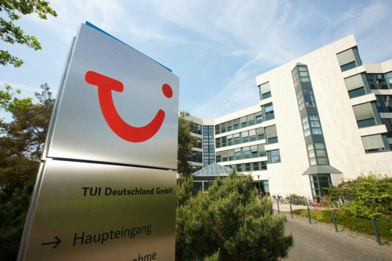 TUI baja al 50% sus pérdidas hasta junio y eleva un 12,7% sus ingresos, con 13.739 millones